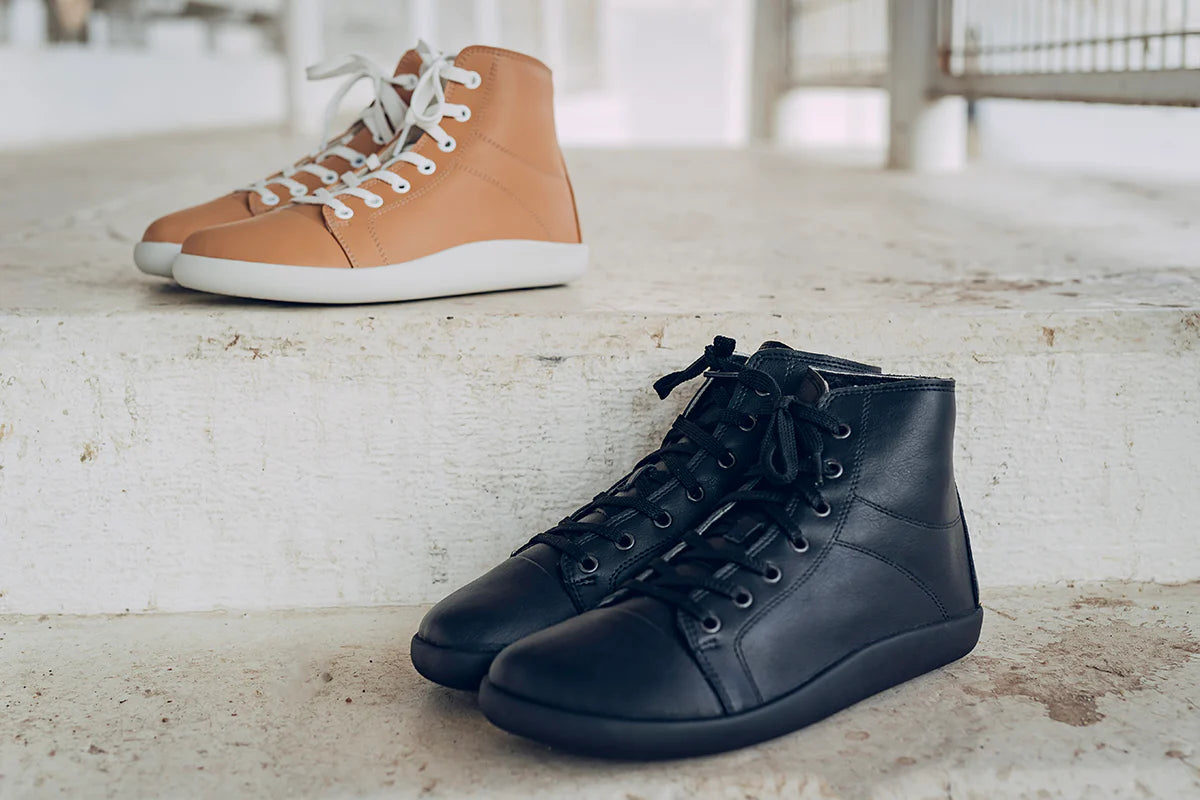 Tara Winter Sneakers – Black