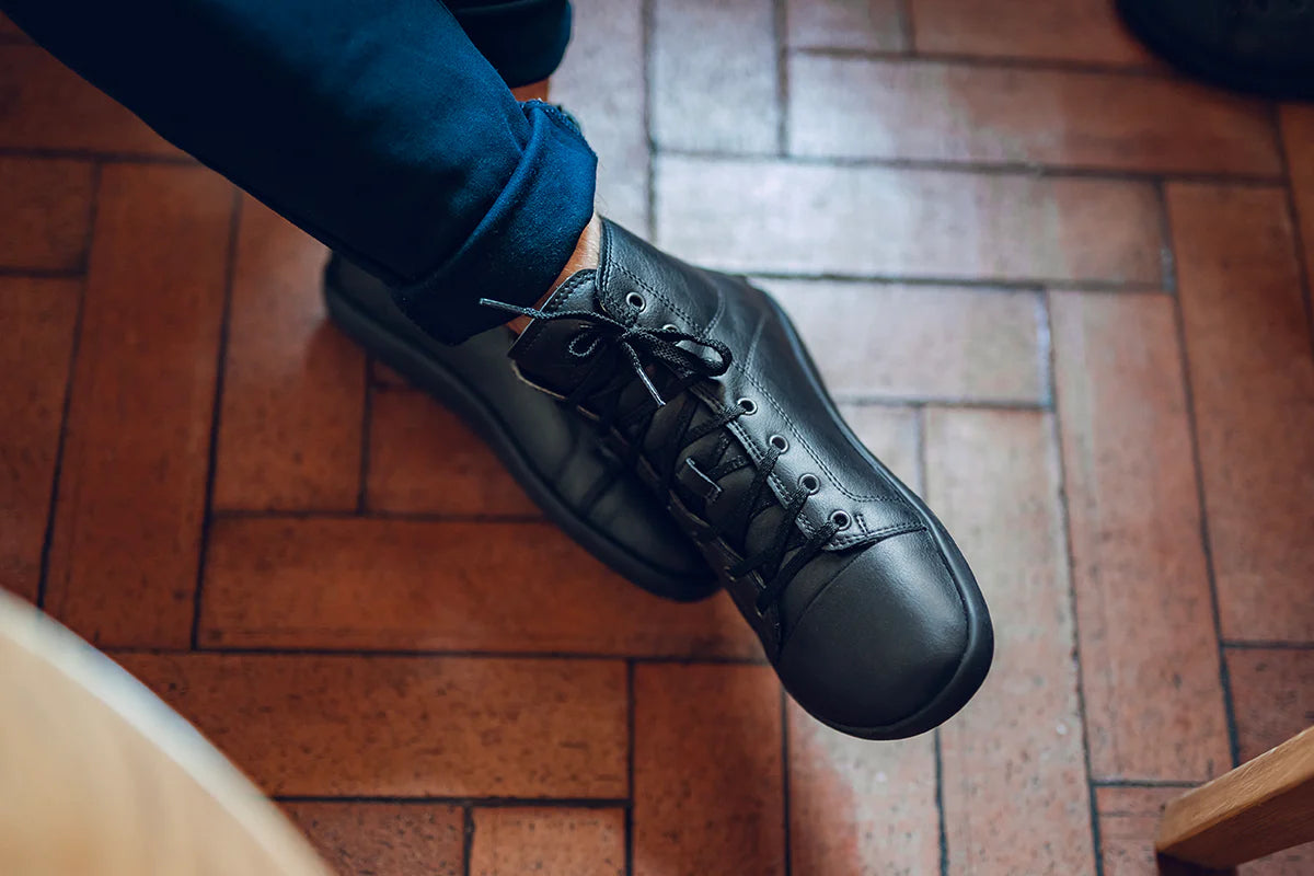 Tara Winter Sneakers – Black