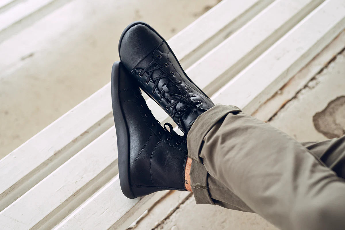 Tara Winter Sneakers – Black